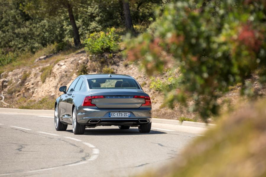 Volvo S90 D4 Inscription 2016 года  (WW) (фото 17 из 24)